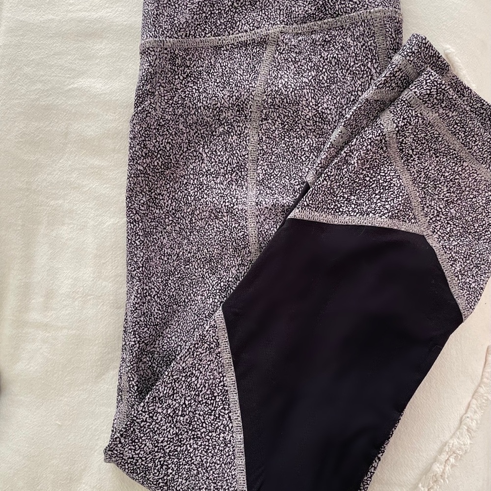 Lululemon Crop Leggings - NO PILLING!!